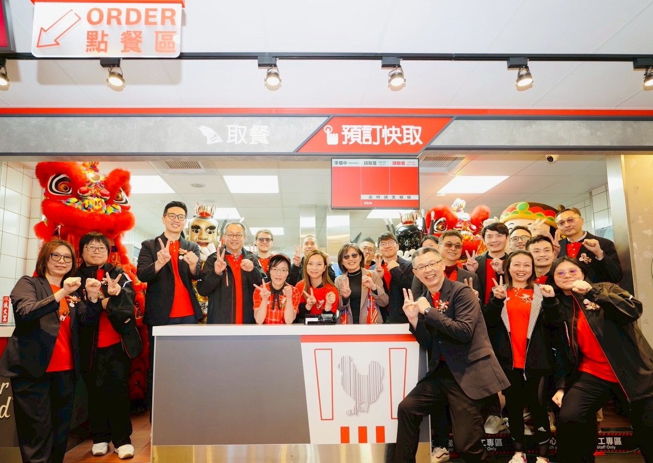 2 - 肯德基深耕台灣40載迎新里程碑！第200店「桃園領航」開幕，數位領航持續推進｜數位銷售佔比名列市場前茅，25分鐘專業外送(1)、預訂快取等｜多元點餐打造成熟全通路服務網絡｜深化在地，回饋會員，手機點餐蛋撻＋$1多一件，外送滿 $800 輸碼送蛋撻禮盒